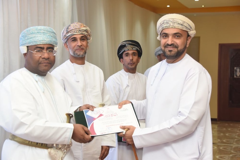 تكريم الهيئة الإدارية والتدريسية بمدرسة سعود بن عزان بتعليمية جنوب الشرقية 