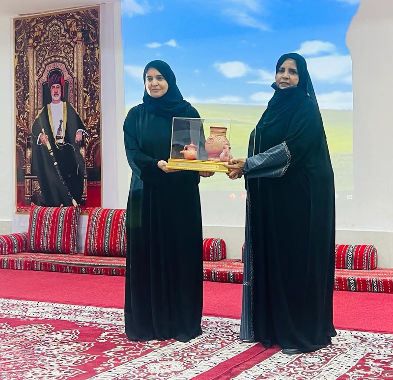 مدرسة مدينه الحق للتعليم الاساسي١-١٢  تنظم ملتقى انتم ثروة عمان