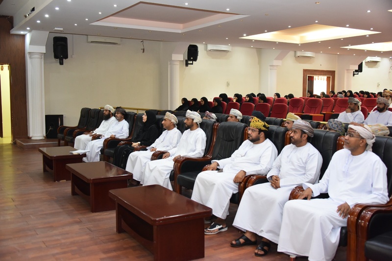 شركة كروة موتورز الوطنية تقدم ورشة تعريفية عن منتجاتها بتعليمية محافظة الظاهرة