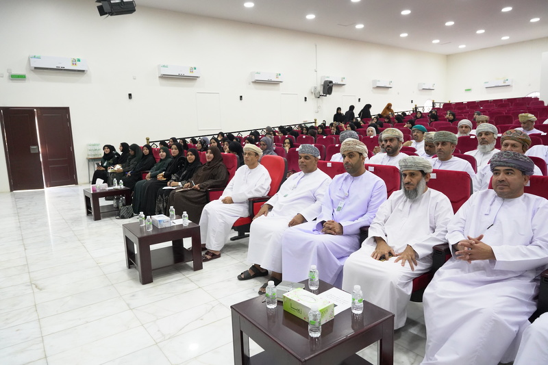 اللقاء التعريفي لقانون الحماية الاجتماعية بتعليمية جنوب الباطنة 