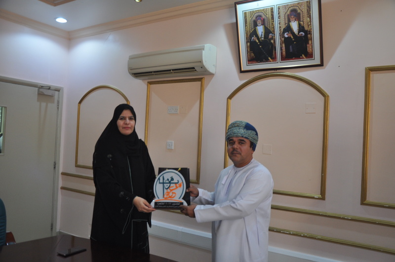  الاحتفال بتكريم أعضاء فريق لجنة معرض المزايا الأول بتعليمية محافظة الظاهرة