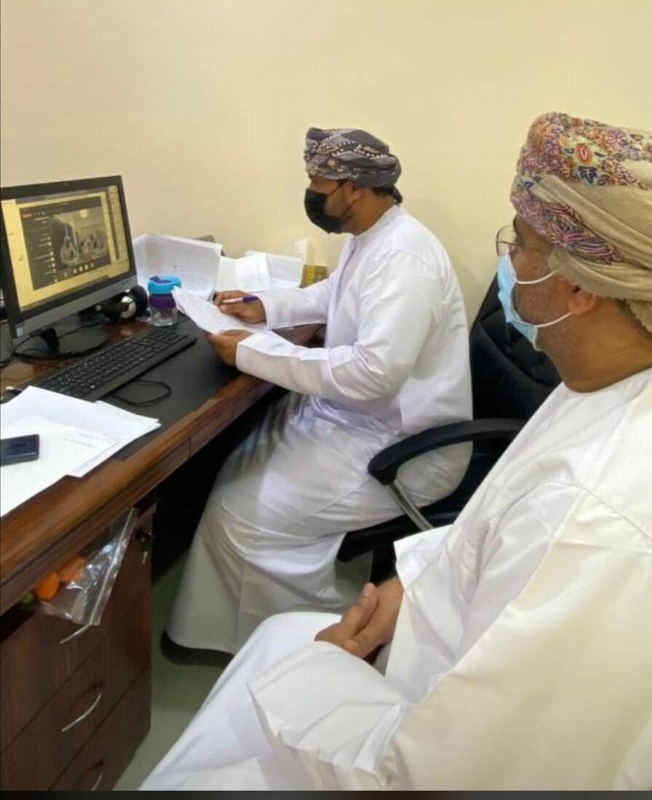 فريق من دائرة تطوير الأداء المدرسي يزور مدارس تعليمية محافظة الظاهرة 