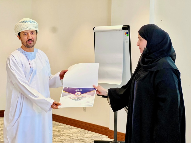 (ختام البرنامج التدريبي إدارة المشاريع الاحترافية بتعليمية ظفار)