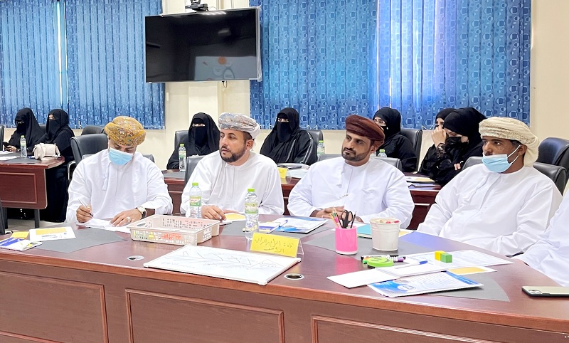 تعليمية ظفار تنفذ عدد من البرامج التدريبية استهدفت مدراء المدارس والمعلمين والأخصائيين