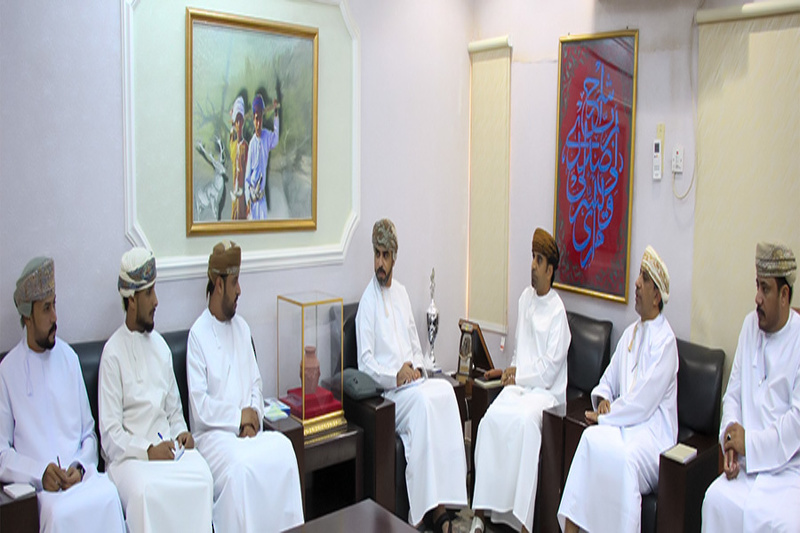 وفد الاتحاد العماني للرياضة المدرسية يستعرض استراتيجية الاتحاد بتعليمية الوسطى