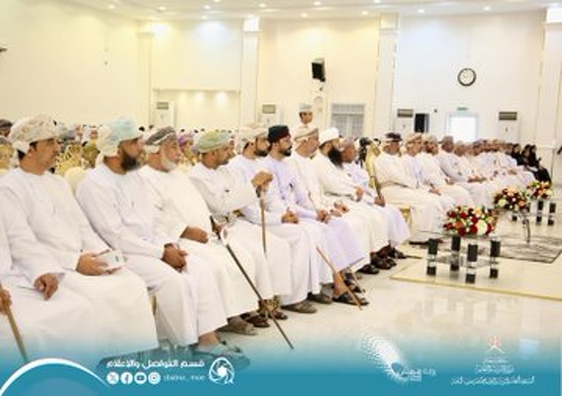 مجلس أولياء الأمور يُكرم الطلبة المجيدين في التحصيل الدراسي بوادي المعاول