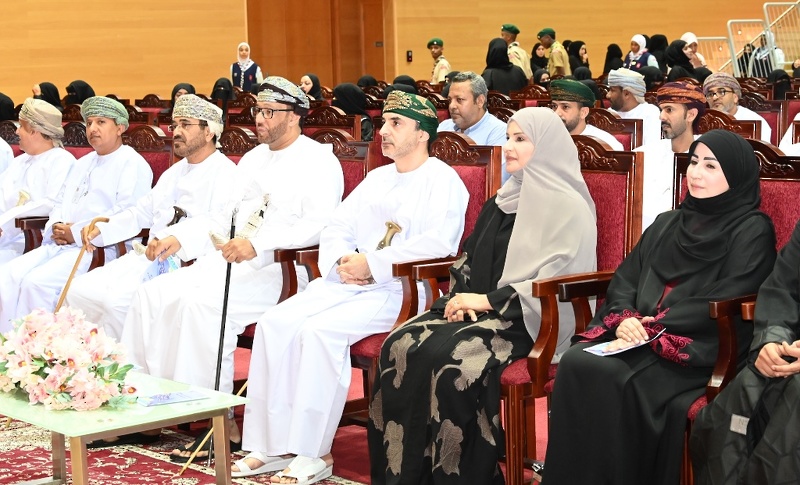تعليمية ظفار تكرم عدد ٢٠٠ من الطلبة والمعلمين المجيدين في الأنشطة التربوية