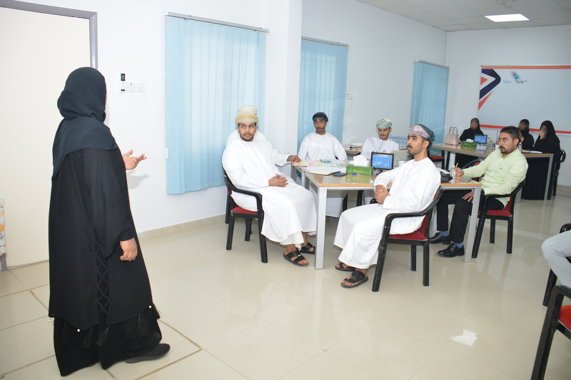 برنامجاً تدريبياً حول تنمية مهارات التفكير العليا في العلوم بتعليمية جنوب الشرقية