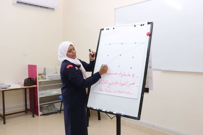 تزامنا مع يوم المرشدة الخليجية  الكشافة والمرشدات بالبريمي تنظم ورشة وقف العنف