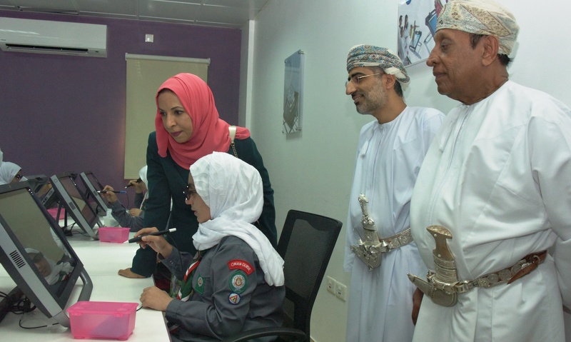 الشيبانية تفتتح قاعة السينما التعليمية سباعية الأبعاد بمركز العلوم والتكنولوجيا بنزوى