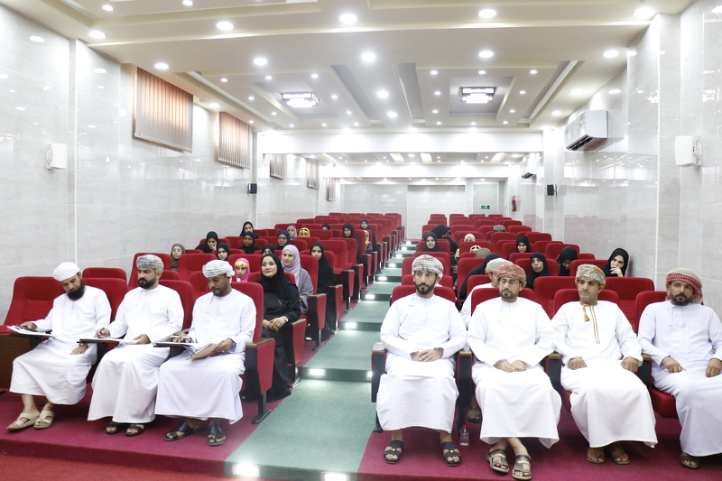 التقييم المركزي لجائزة الجمعية العمانية للكتاب والأدباء للإبداع الأدبي لطلبة المدارس بتعليمية جنوب ...
