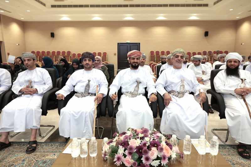 تعليمية جنوب الباطنة تحتفل بجائزة الريادة المدرسية وتُكرّم الفائزين