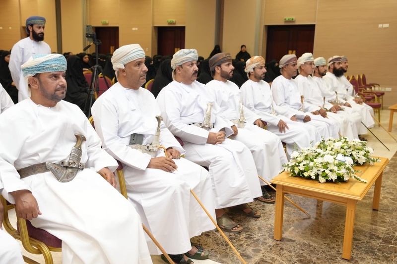 مجلس أولياء الأمور بولاية الكامل والوافي يحتفل بتكريم أوائل طلبة دبلوم التعليم العام على مستوى ...