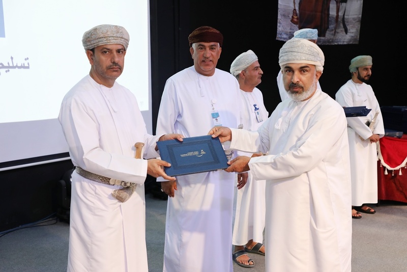 تعليمية الداخلية تحتفل بتخريج ١٦٠٠ تربويا من المعهد التخصصي للتدريب المهني للمعلمين للدفعات ...