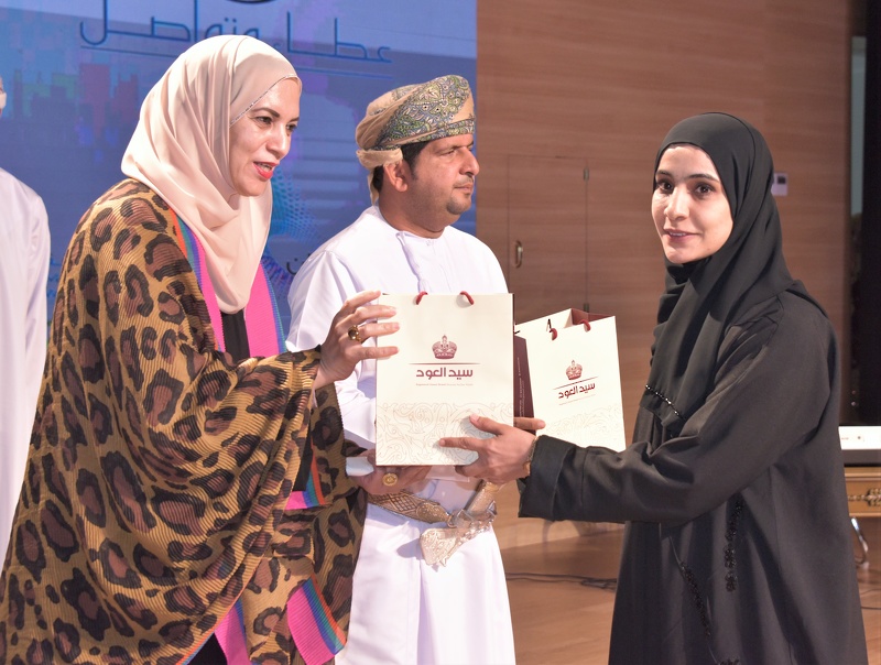 تعليمية الداخلية تكرم الطلبة والمدارس المجيدة في الأنشطة التربوية