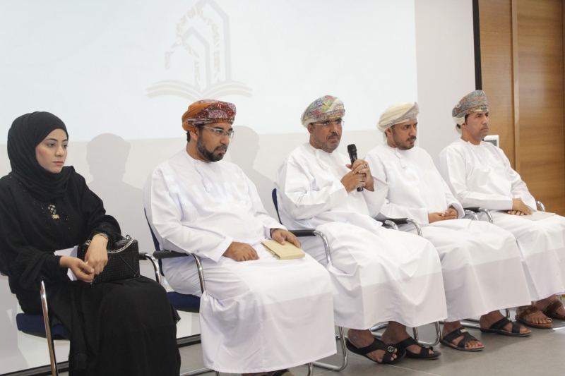 اللجنة الإشرافية لجائزة الاجادة التربوية للمعلم العماني تلتقي بالمعلمين بالمحافظة 