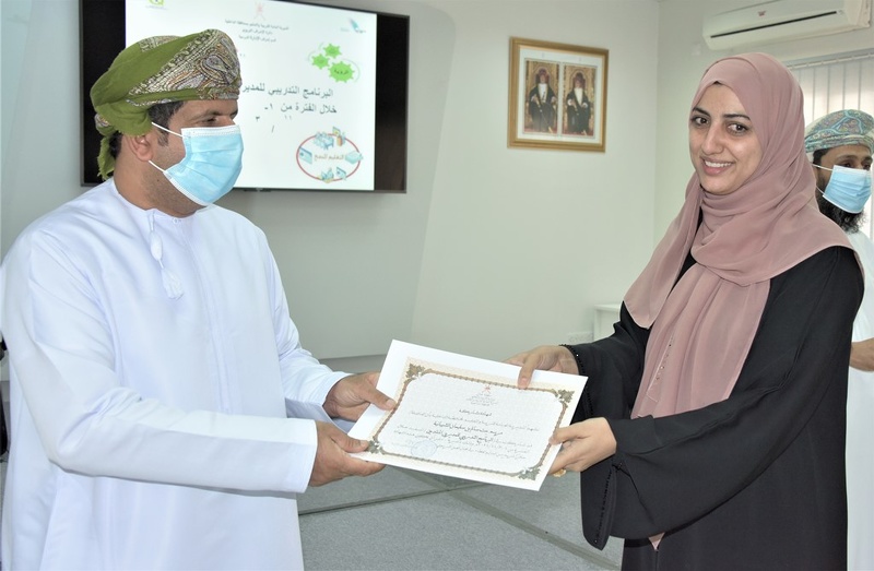 برنامج تدريبي لمديري المدارس المنتدبين الجدد بتعليمية الداخلية