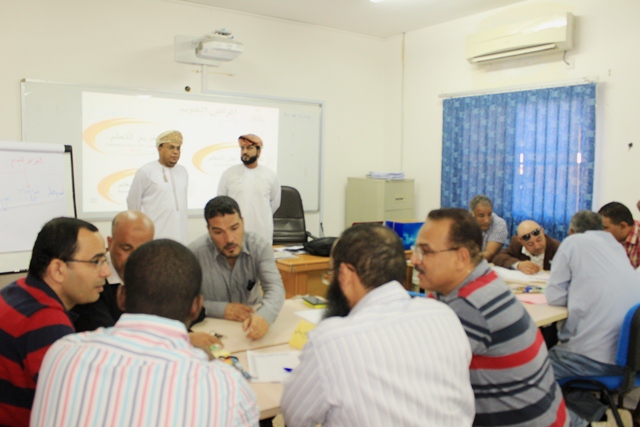 تعليمية ظفار تنفذ الورشة التدريبية لمشروع سلاسل العلوم والرياضيات