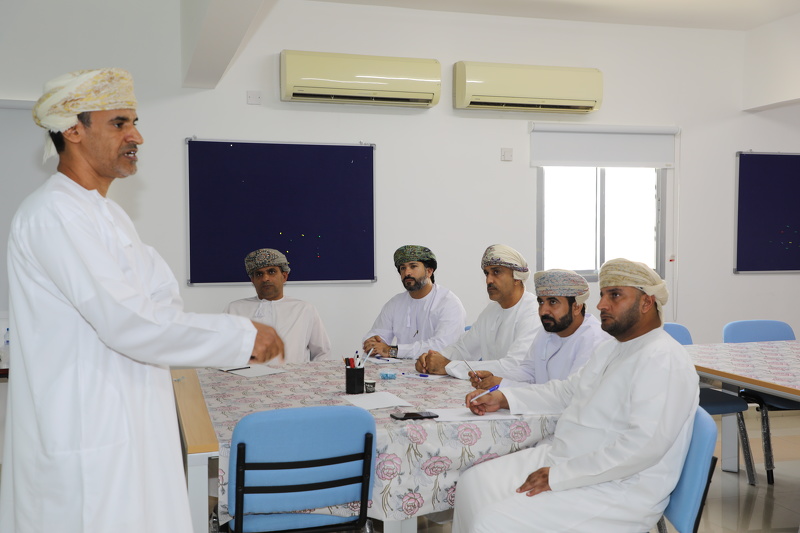 ورشة الذكاء الاصطناعي وريادة الأعمال بتعليمية الداخلية