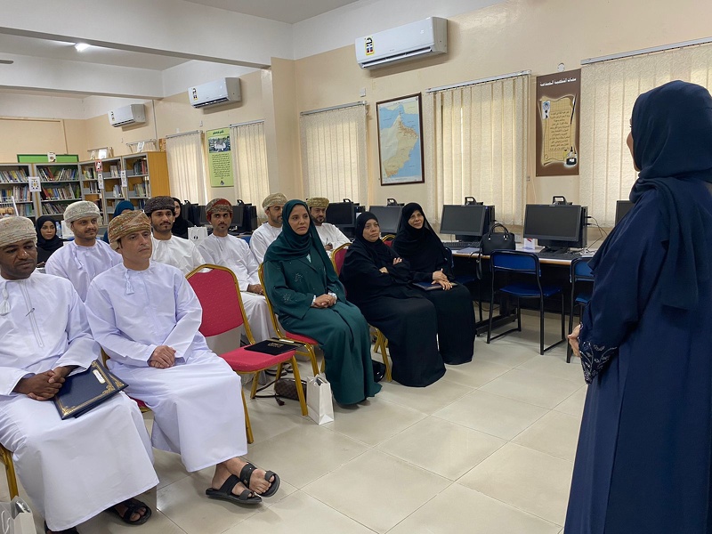  فريق من لجنة التقنيات الجغرافية الحديثة بتعليمية ظفار بزيارة داخلية إلى المديرية العامة للتربية ...