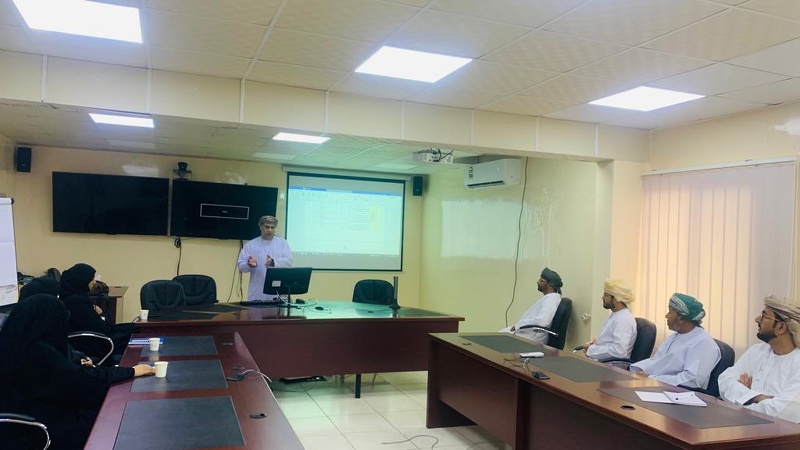 قسم نظام المؤشرات التربوية ينظم زيارة تبادلية مع قسم نظام المؤشرات التربوية بشمال الباطنة
