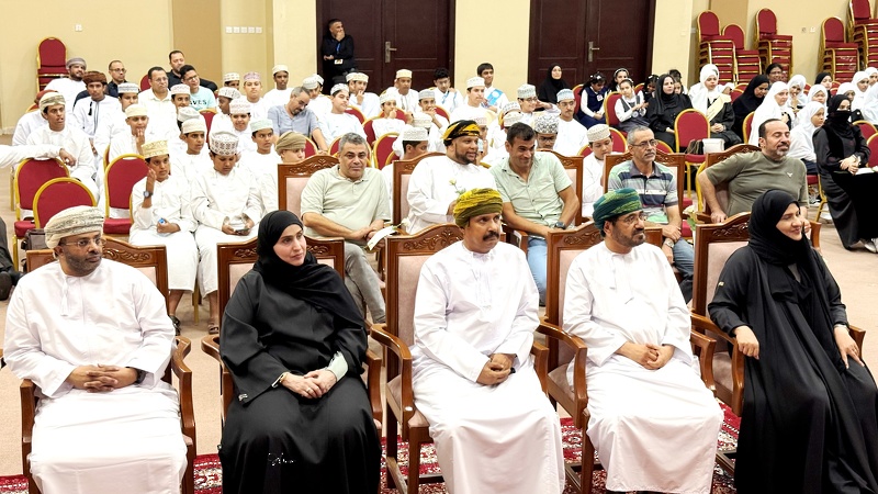 ختام مسابقات المناظرة باللغة الإنجليزية لمدارس تعليمية ظفار