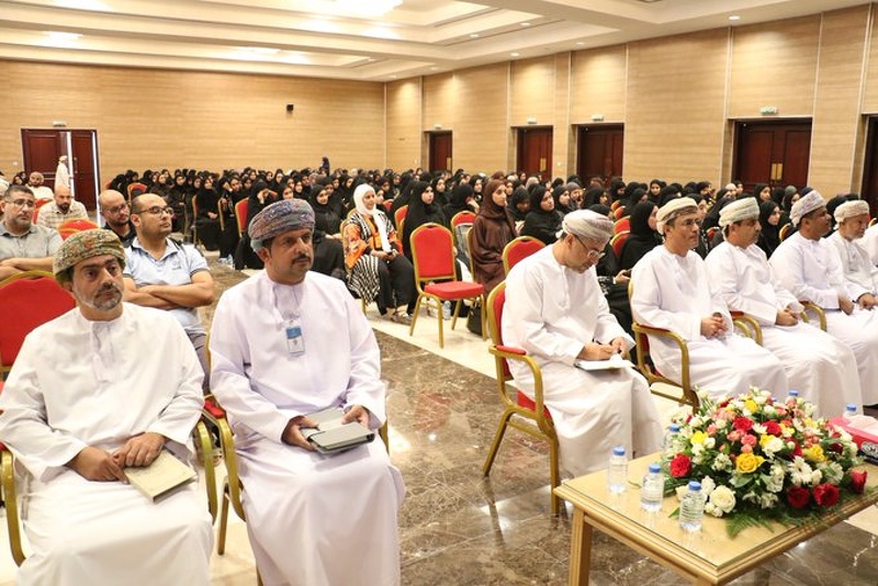 بمشاركة 493 معلما ومعلمة انطلاق البرنامج التعريفي للمعلمين الجُدد بتعليمية جنوب الباطنة