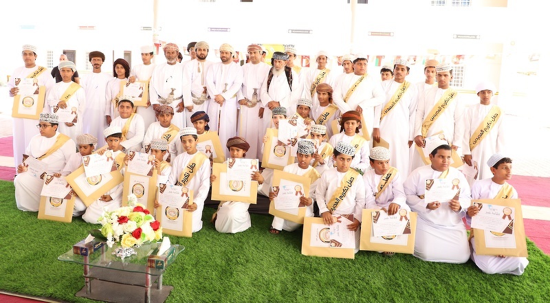 تكريم الطلبة المجيدين في التحصيل الدراسي بمدرسة حدبين للبنين
