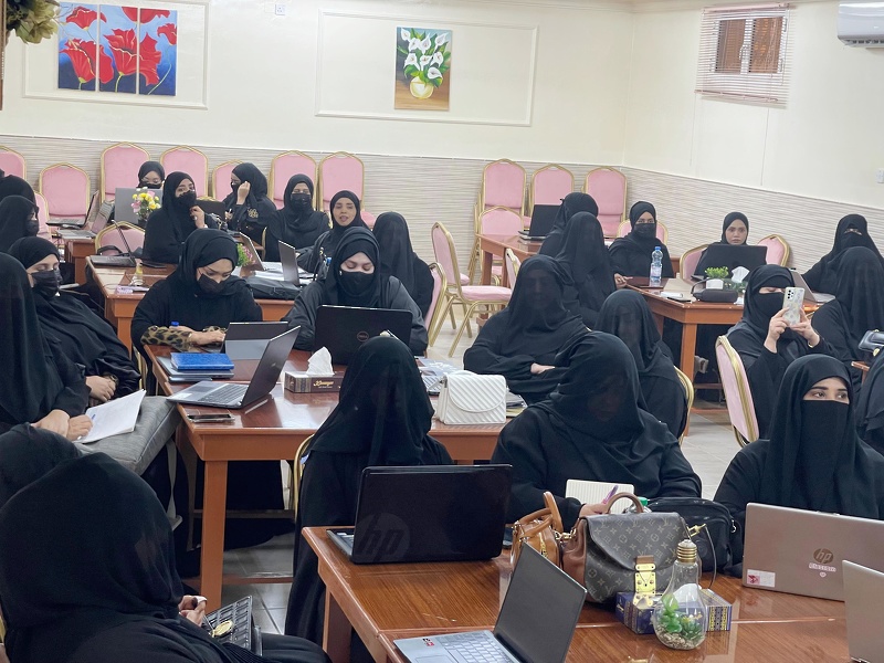 دائرة المدارس الخاصة بتعليمية ظفار تنفذ برنامج تدريبي للهيئة الادارية بالمدارس الخاصة
