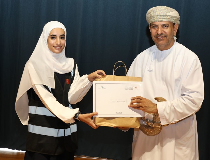 تعليمية الداخلية تكرم الطلبة الموهوبين ومنسقي الموهبة والداعمين لبرنامج ثروة