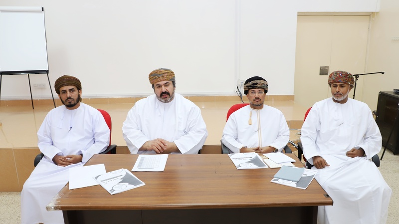 مدير عام تعليمية ظفار يجتمع برؤساء مراكز إمتحانات دبلوم التعليم العام