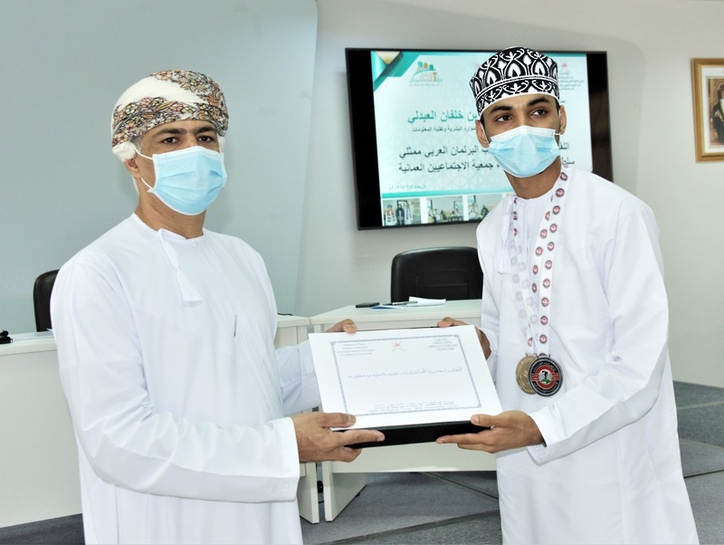 تعليمية الداخلية تكرم المجيدين في المسابقة الثقافية والرياضية