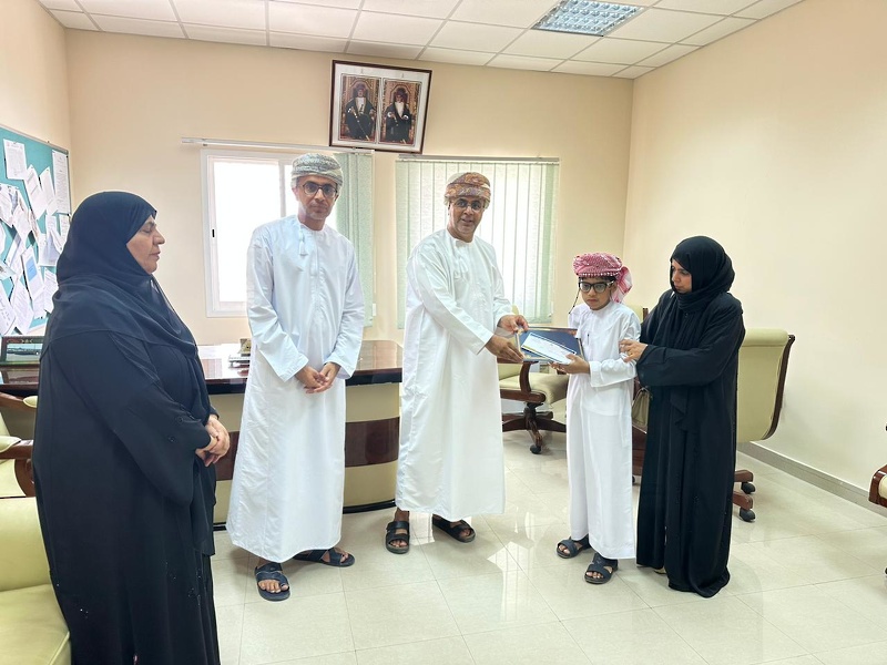 تكريم الطالب عوض البلوشي لحصوله على المركز الثاني لمسابقة حفظ القرآن الكريم على مستوى دول الخليج ...