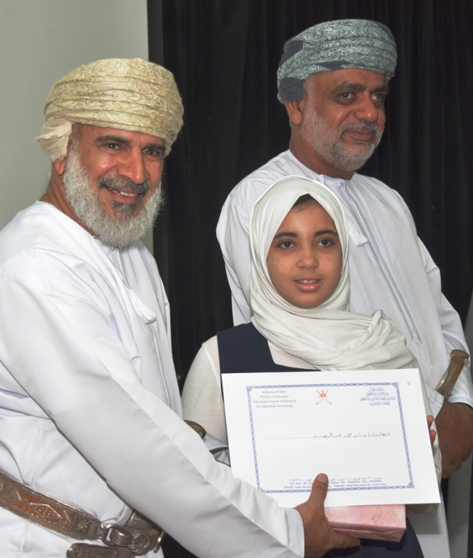 تعليمية الداخلية تحتفل بختام الملتقى التربوي للمدارس الخاصة بالمحافظة 