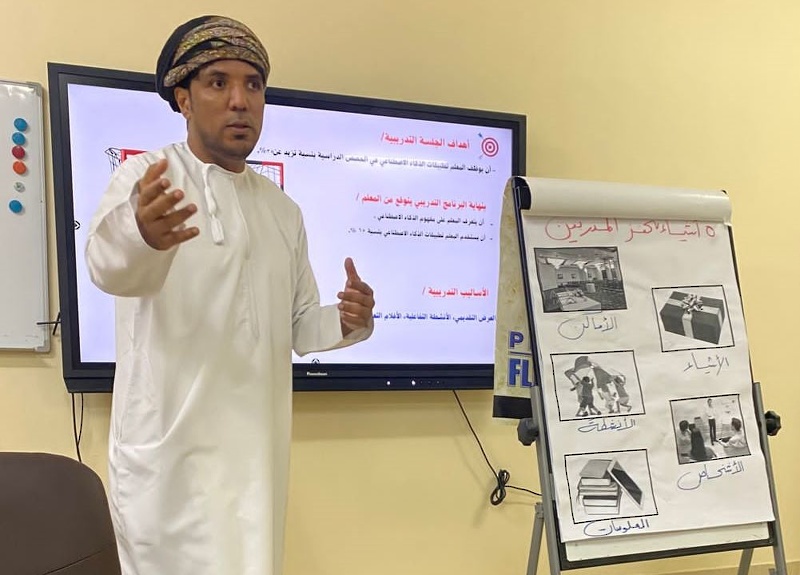 برنامج تطبيقات الذكاء الاصطناعي في الرياضة المدرسة لمعلمي المادة بتعليمية البريمي