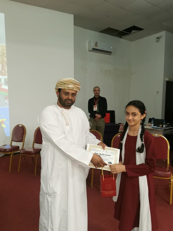 تكريم الطلبة الفائزين في مسابقة الإملاء باللغة الإنجليزية