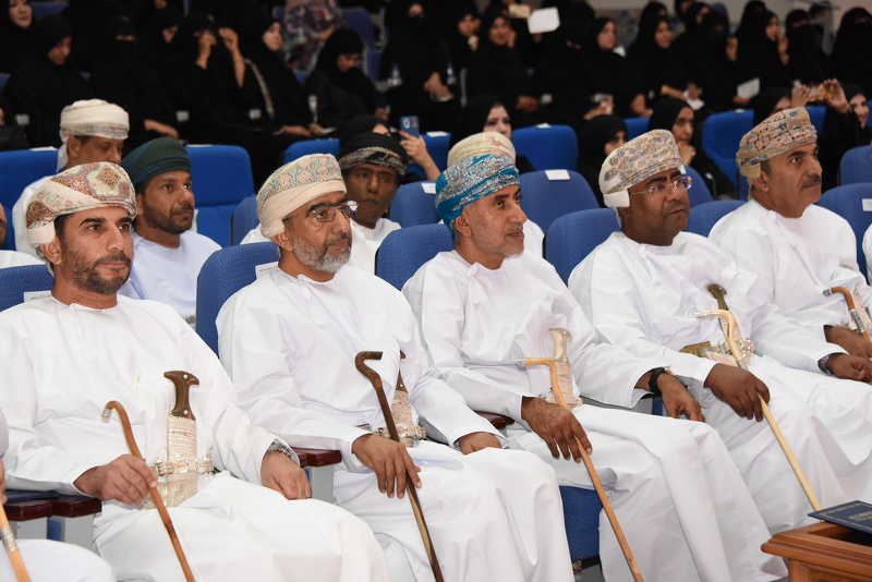 تعليمية محافظة جنوب الشرقية تحتفل بيوم المعلم وتكرم 200 مجيدا تربويا