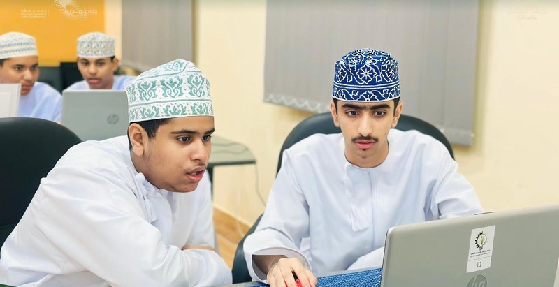 اختبار التصفية الثاني لمسابقة التطبيقات المعزَّزة بالذكاء الاصطناعي بتعليمية ظفار