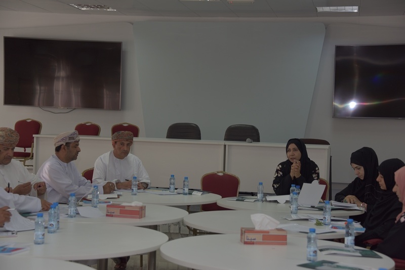 تعليمية الداخلية تناقش الاشتراطات الصحية للأغذية والتغذية بالجمعيات التعاونية والمقاصف المدرسية 
