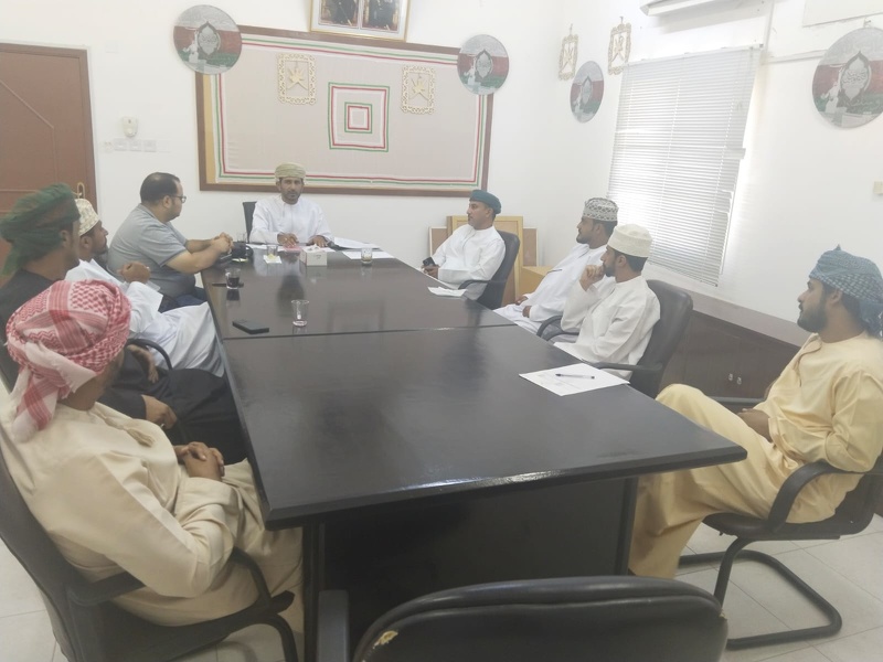 المدير المساعد لإدارة التربية والتعليم بثمريت يلتقي بالشركات القائمة على أعمال النظافة 
