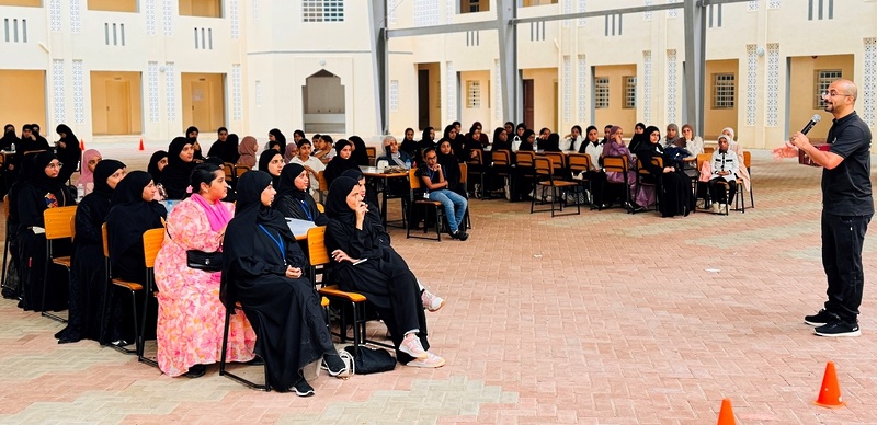 التركيز على توظيف الذكاء الاصطناعي والنشاط الذهني والبدني بمركز درة ظفار الصيفي بصلالة