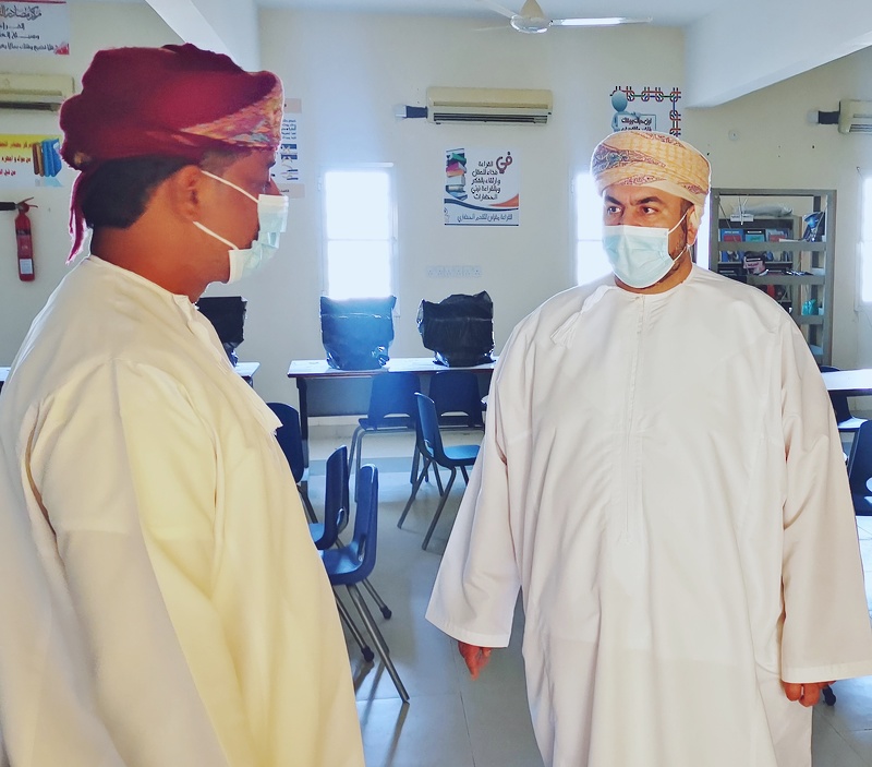 مدير عام تعليمية ظفار يزور مركز التدريب والإنماء المهني وعدد من مدارس المحافظة