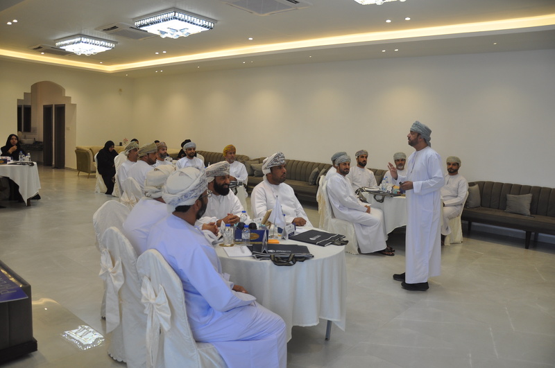 تنظيم حلقة عمل حول الإبداع والابتكار لمواكبة رؤية عمان 2040 لرؤساء الأقسام والموظفين بتعليمية ...