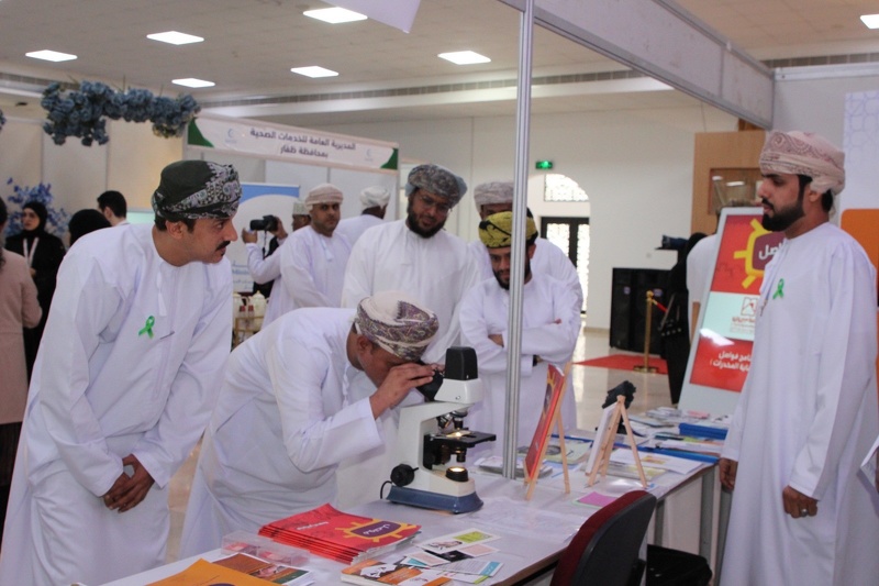 تعليمية ظفار تشارك بمعرض اليوم العالمي للصحة النفسية بجامعة العلوم التطبيقية