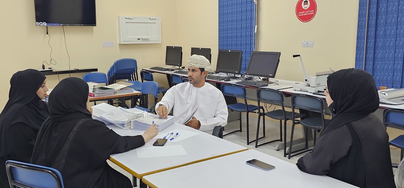 لجنة التقييم المحلي لجائزة اموفيكو للإبداع المدرسي بتعليمية ظفار تواصل أعمال مرحلة التقييم الميداني ...