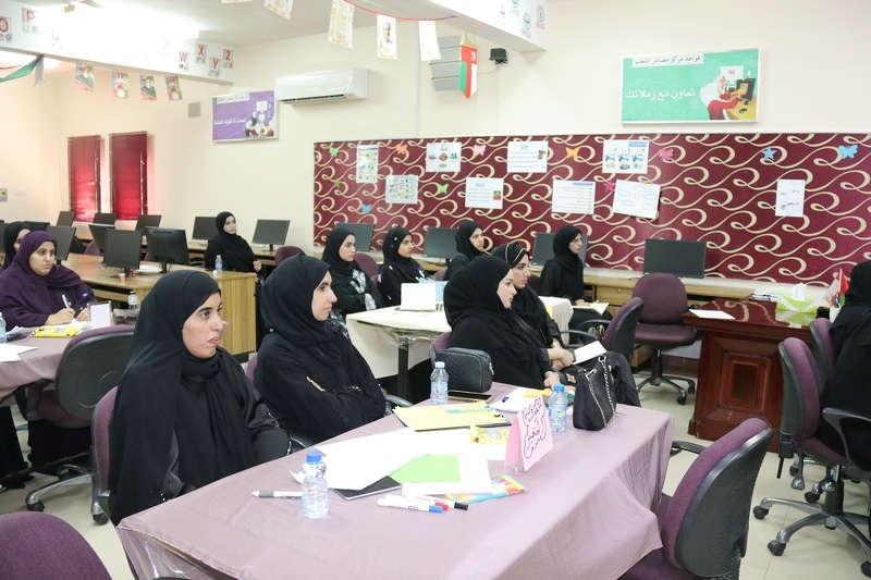 ورشة عمل تدريبية للمعلمات الجدد بمدارس تعليمية ظفار بمبادرة من مدرسة السلطان قابوس بصلالة (1-10)
