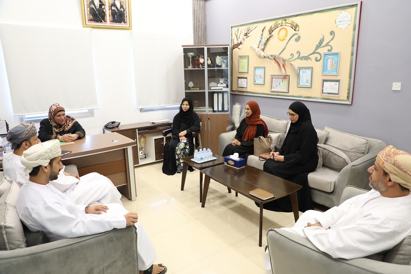 زيارة فريق من المديرية العامة للمدارس الخاصة للمديرية العامة للتربية والتعليم بمحافظة الداخلية