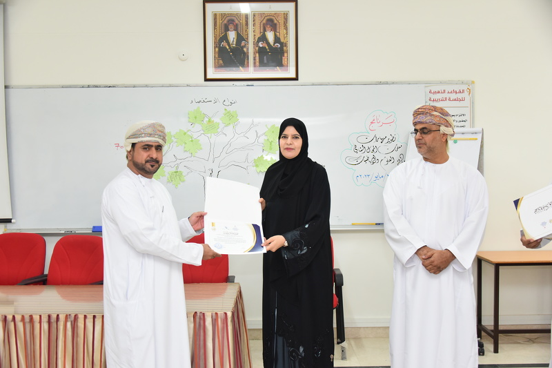 الاحتفال بتكريم أعضاء لجان حفل يوم المعلم بتعليمية محافظة الظاهرة