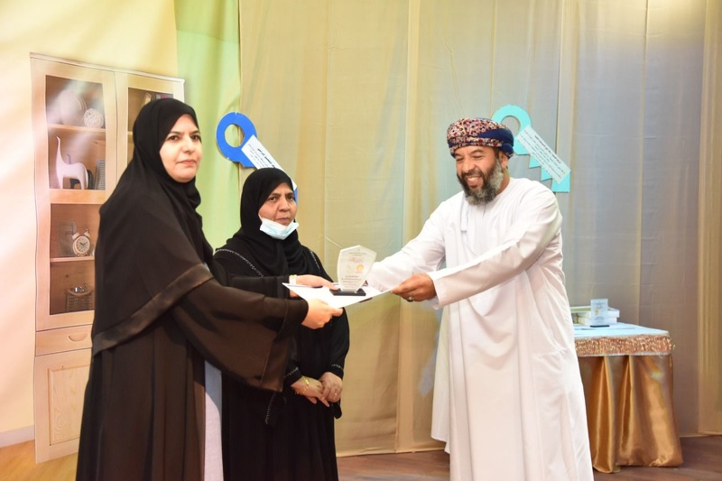 الاحتفال بتكريم المدارس المشاركة في مسابقة جائزة شل للسلامة على الطريق بتعليمية محافظة الظاهرة