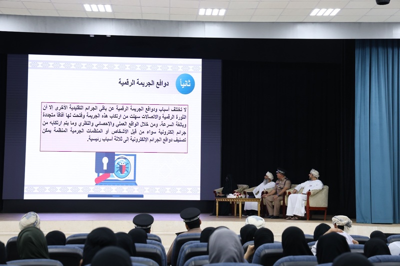 تعليمية البريمي تنظم ندوة 